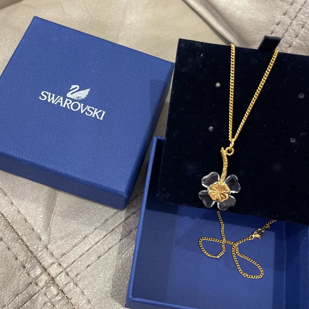 Super Pretty Swarovski Gold Chain with lucky clover 4 leaf crystal Necklace
